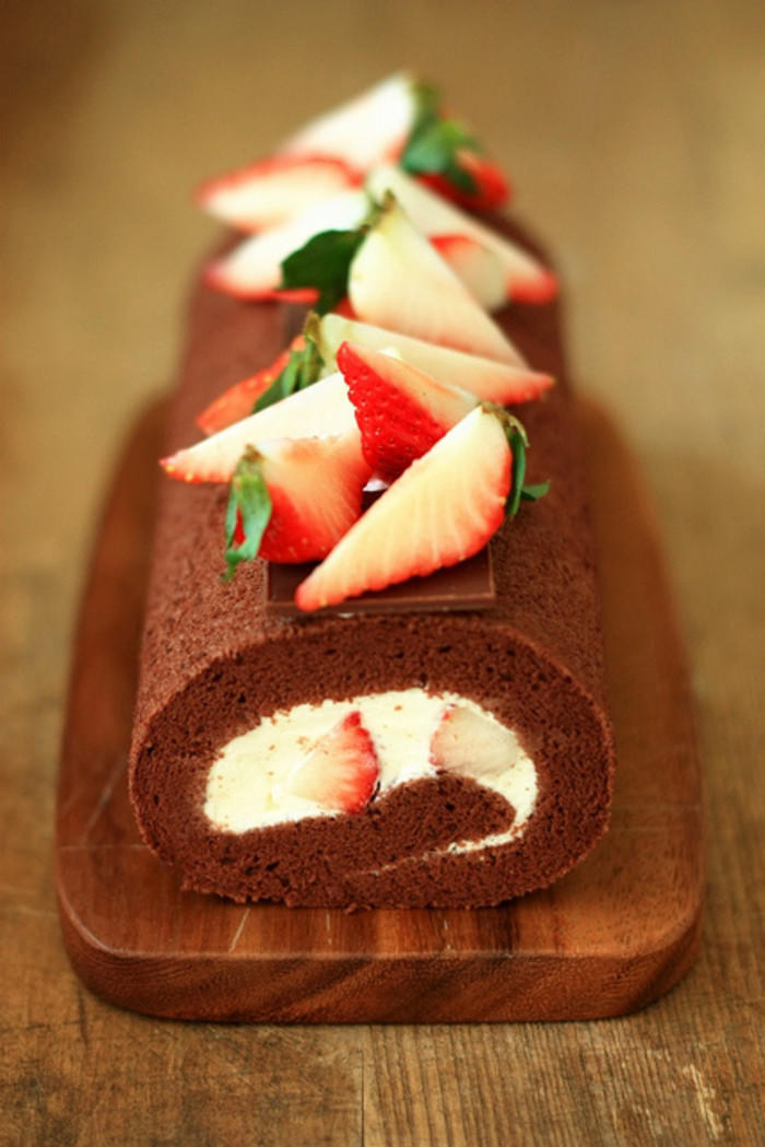 巧克力蛋糕卷《跟著小嶋做烘焙》的做法 步骤20
