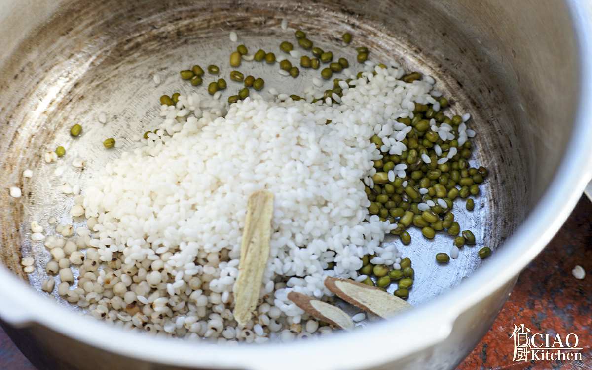 大暑降暑的綠豆甘草薏仁粥的做法 步骤3
