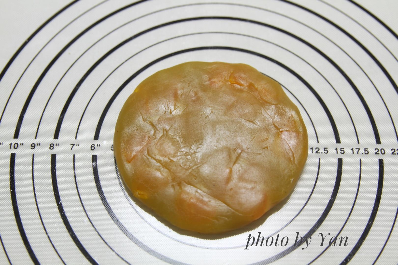 花好月圓廣式蓮蓉蛋黃月餅（250克大月餅）的做法 步骤10