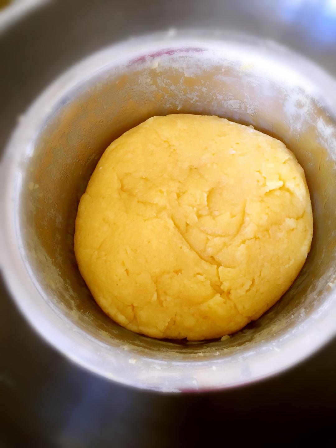 最好吃的月餅——蛋黃奶黃餡月餅的做法 步骤5