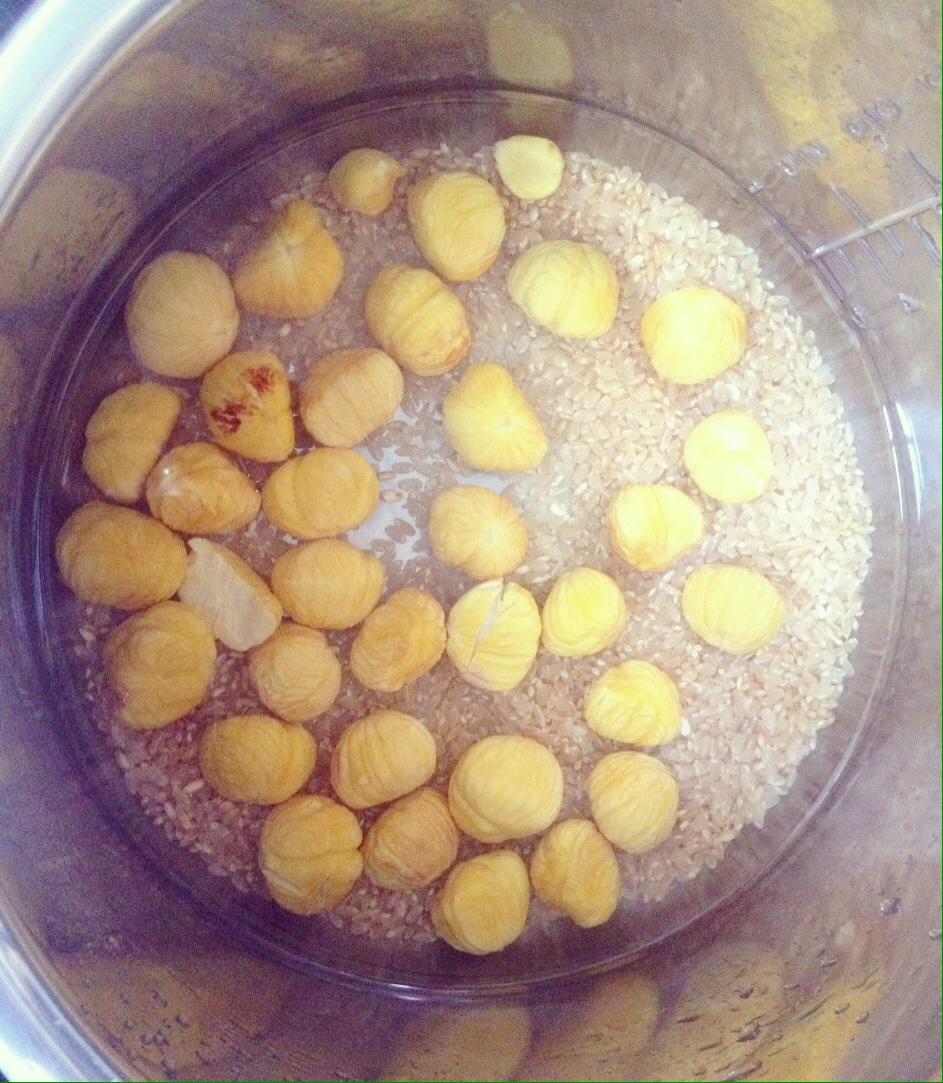 糙米栗子養顏粥的做法 步骤4