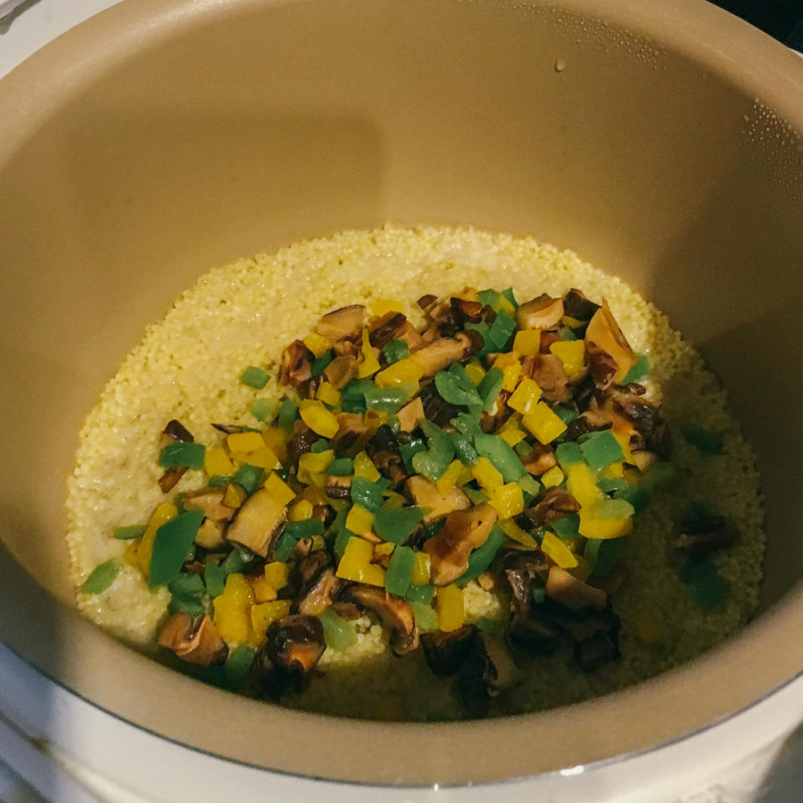 【山姆廚房】三文魚柳香菇有機小米拌飯的做法 步骤4