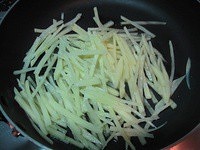 榨菜青椒土豆絲的做法 步骤2