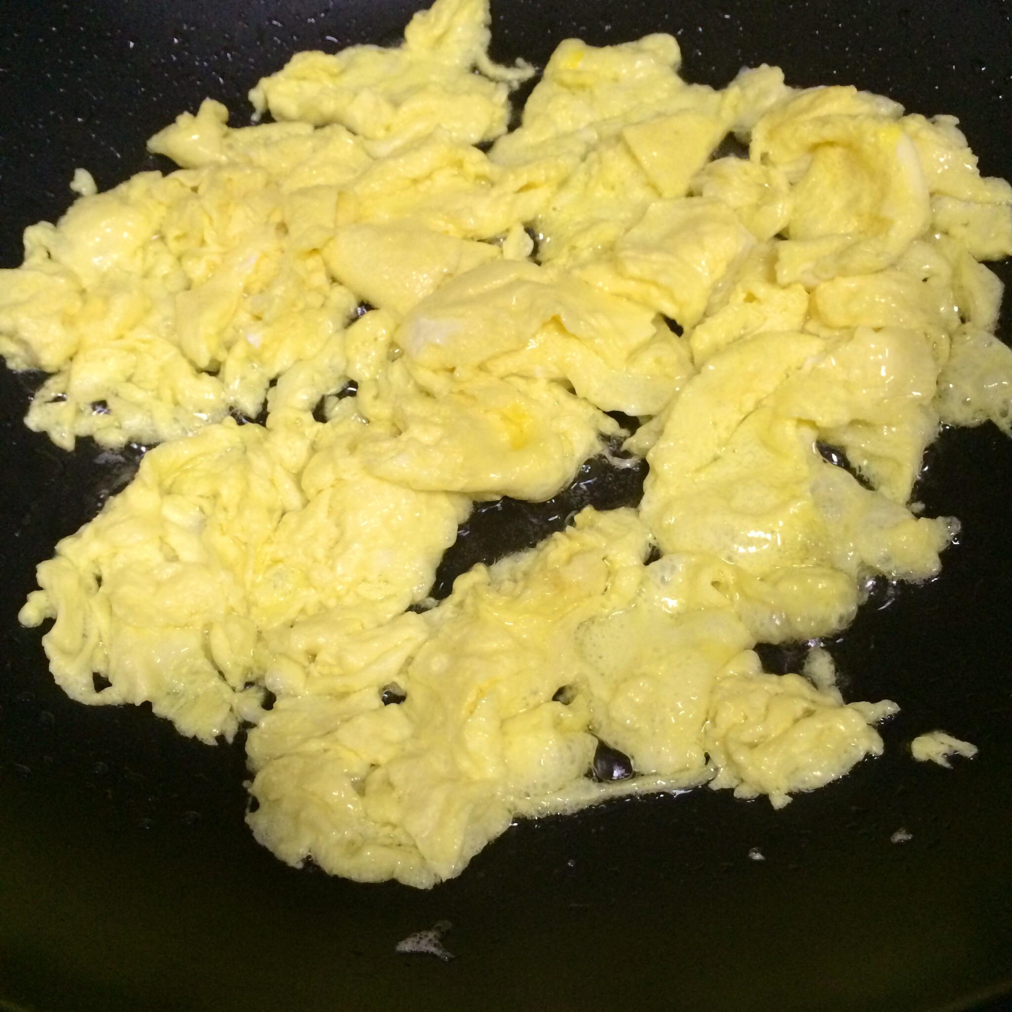 榨菜雞蛋醬油氽面的做法 步骤2