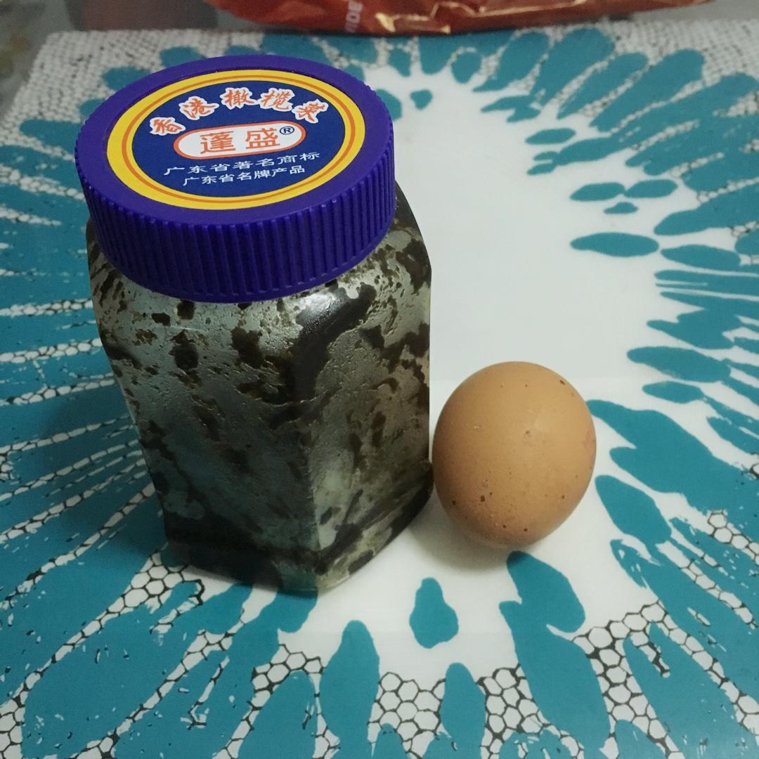 橄欖菜雞蛋炒飯——五分鐘快手早餐的做法 步骤1