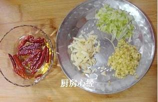 小魚炒鹹菜的做法 步骤2