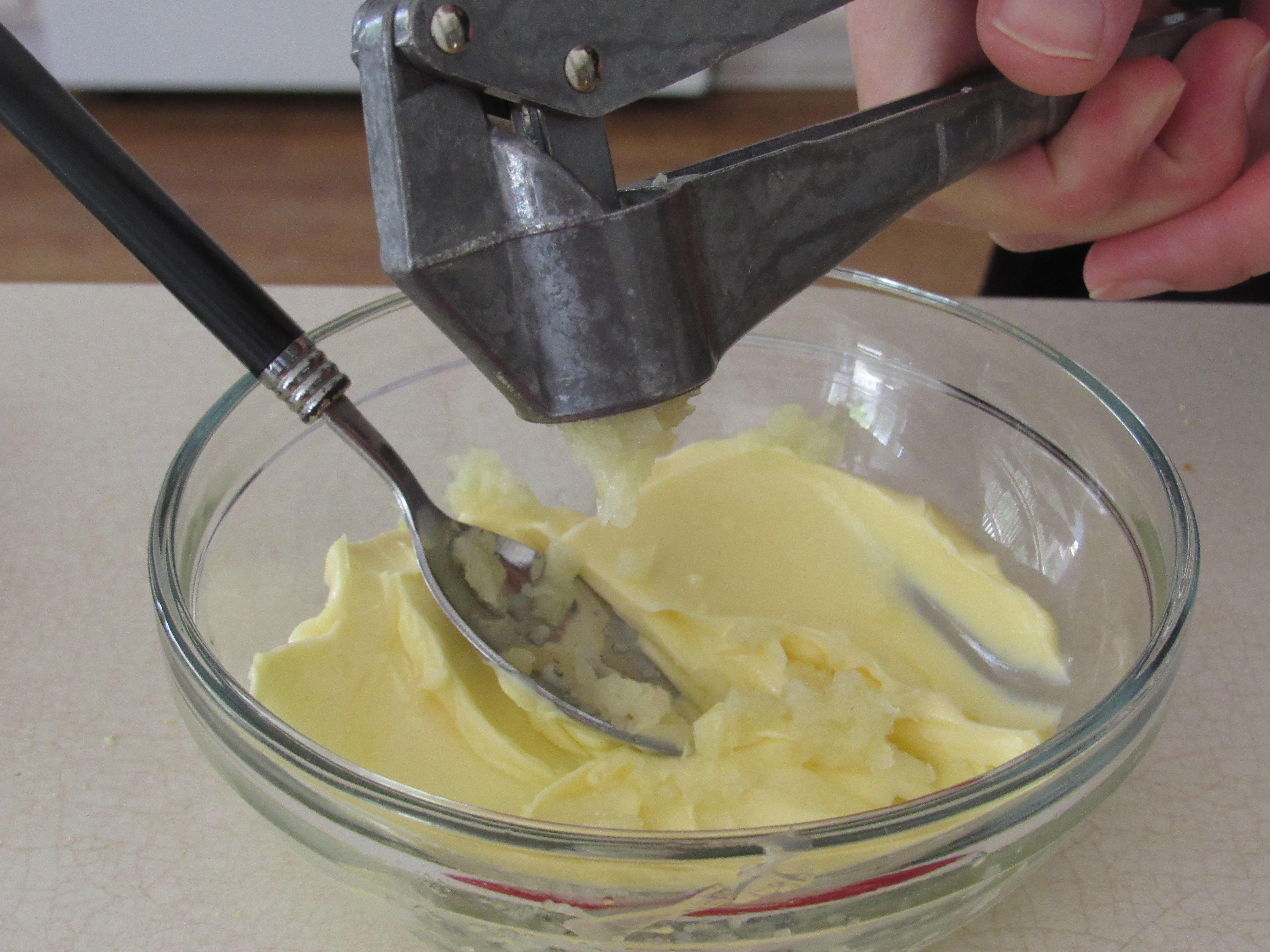 法式香蒜麪包 黎昕的陽光廚房的做法 步骤1
