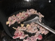 牛肉鹹菜筍絲的做法 步骤3