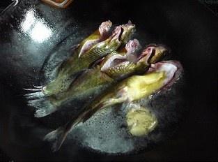 鹹菜豆腐昂刺魚的做法 步骤2