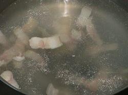 鹹肉蒸鳳爪的做法 步骤3