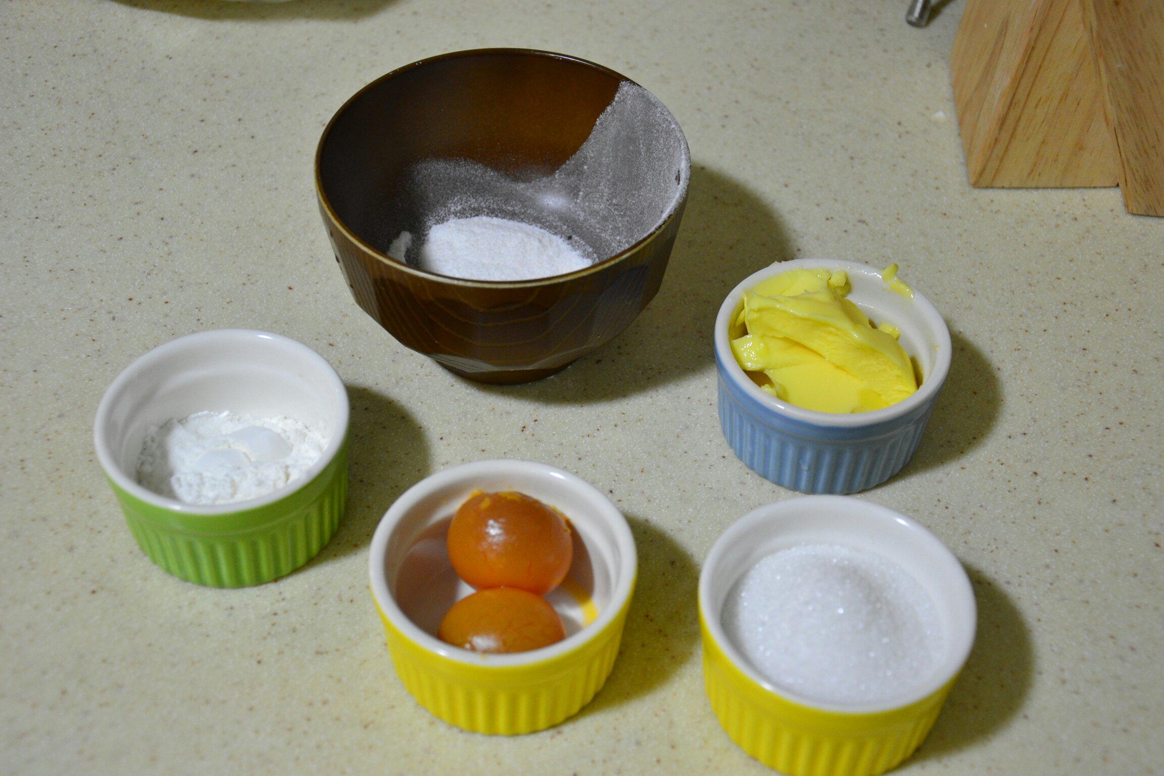 奶黃流沙桃山月餅的做法 步骤2