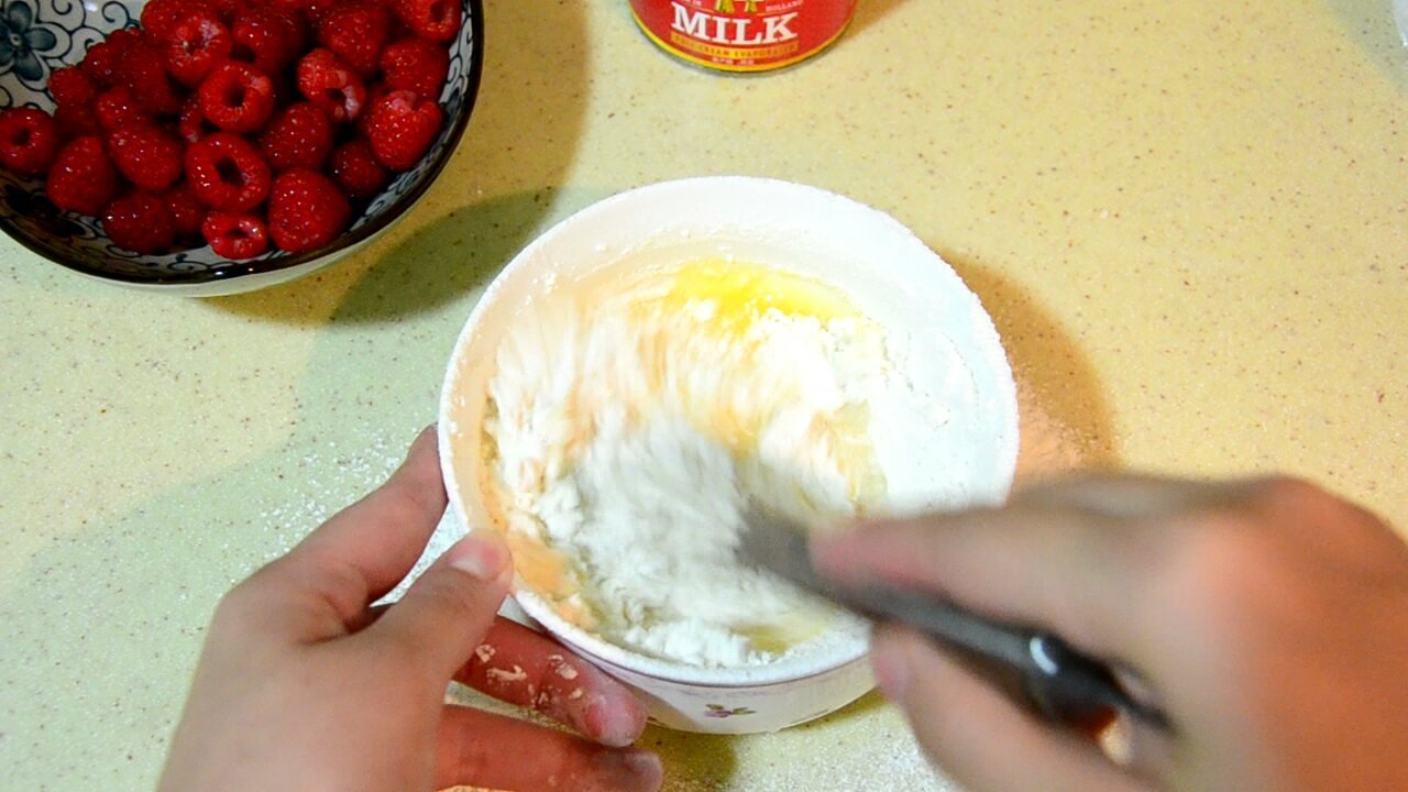 奶黃流沙桃山月餅的做法 步骤7