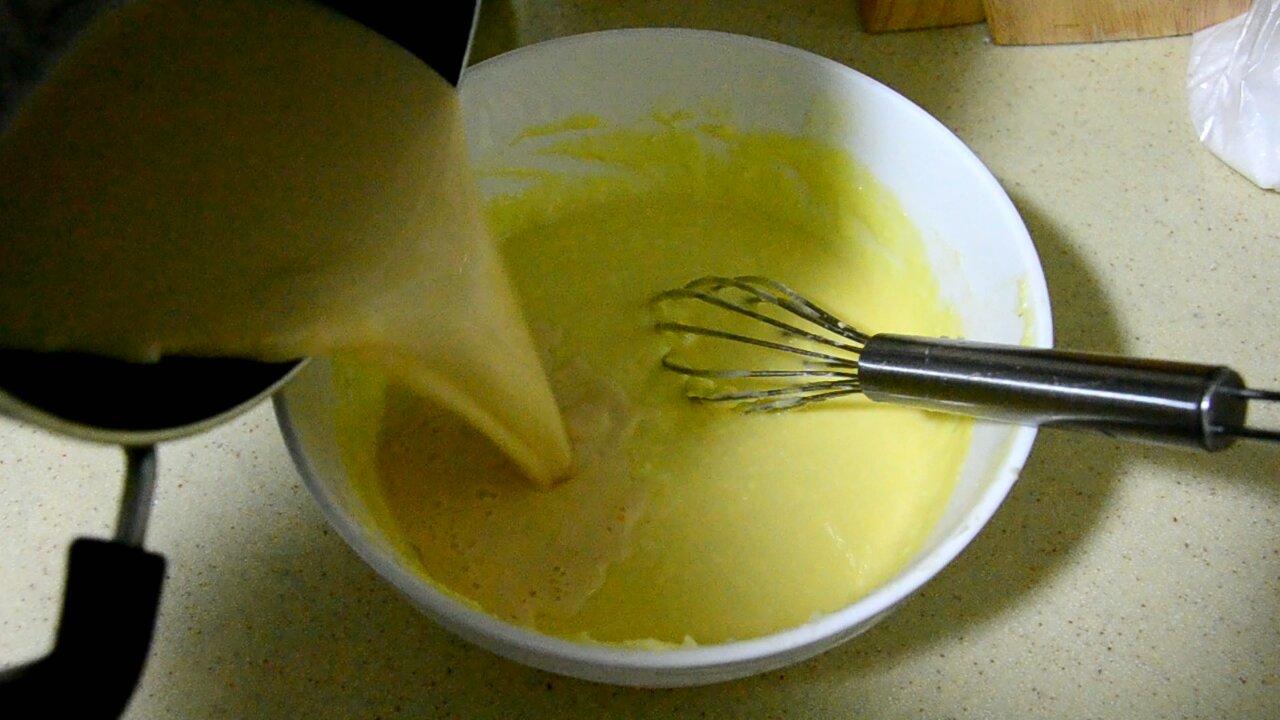 奶黃流沙桃山月餅的做法 步骤8
