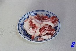 茶樹菇炒鹹肉的做法 步骤2