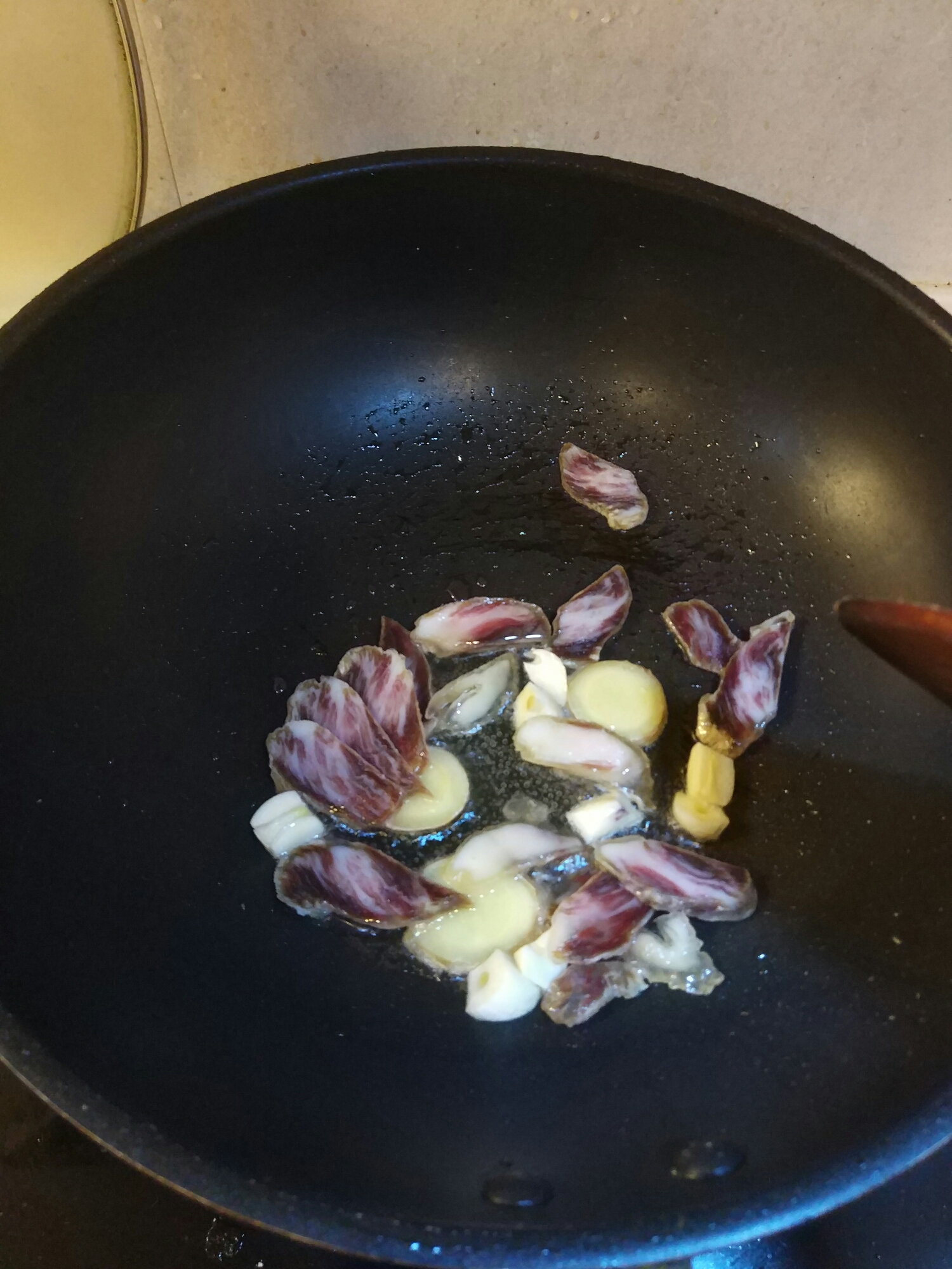 鹹肉花蛤湯的做法 步骤3