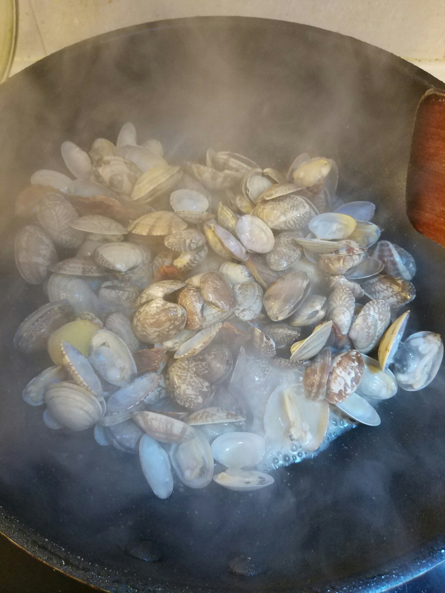 鹹肉花蛤湯的做法 步骤4