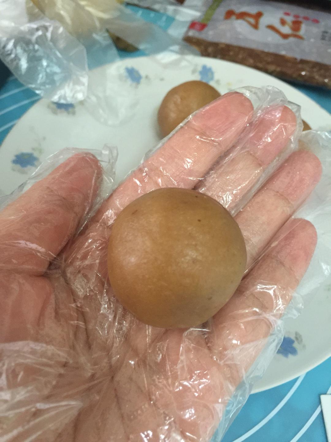 廣式蓮蓉蛋黃月餅的做法 步骤11