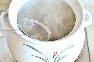 筒骨海鮮火鍋的做法 步骤4