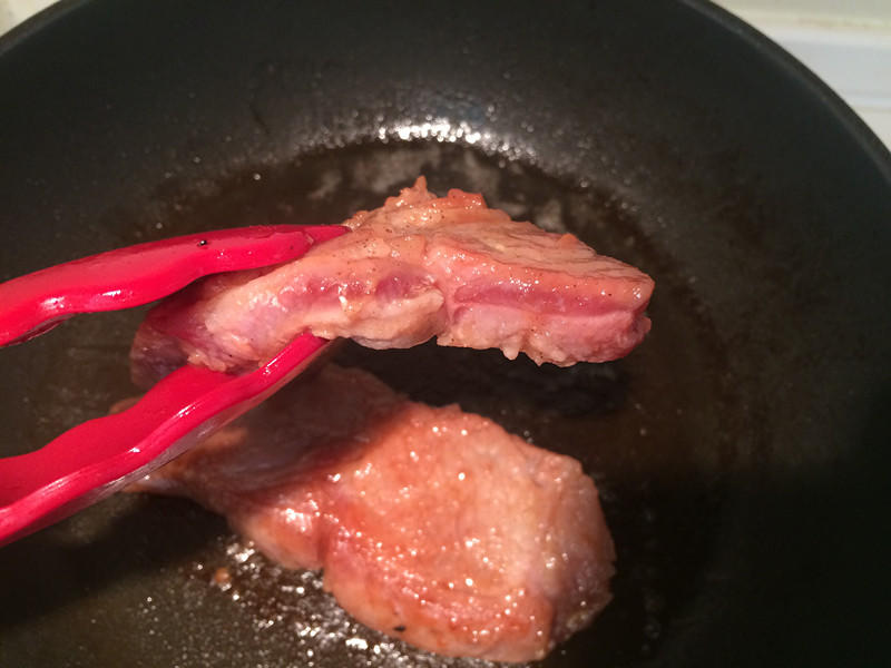 超簡單平底鍋叉燒肉，多汁味濃不能再快手的做法 步骤4
