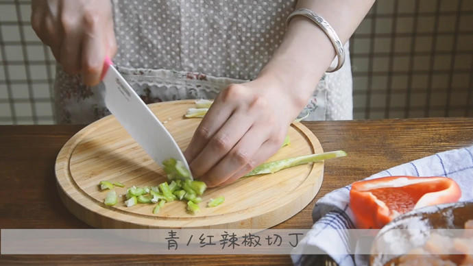 雞米芽菜糙飯糰（教你包日式三角飯糰）的做法 步骤4