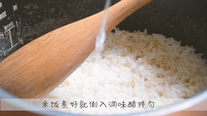 雞米芽菜糙飯糰（教你包日式三角飯糰）的做法 步骤15
