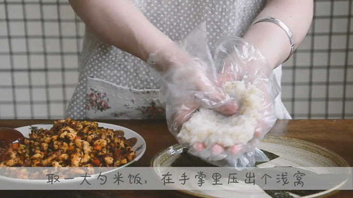雞米芽菜糙飯糰（教你包日式三角飯糰）的做法 步骤16