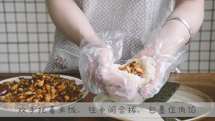 雞米芽菜糙飯糰（教你包日式三角飯糰）的做法 步骤18