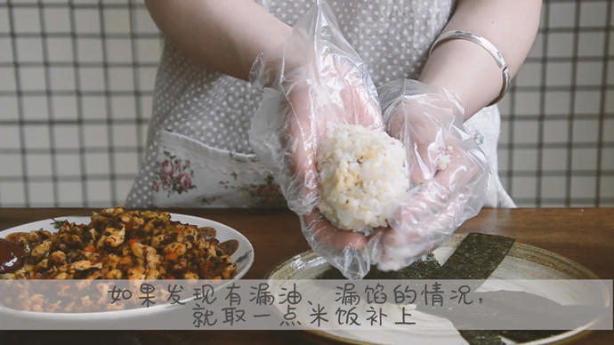 雞米芽菜糙飯糰（教你包日式三角飯糰）的做法 步骤19