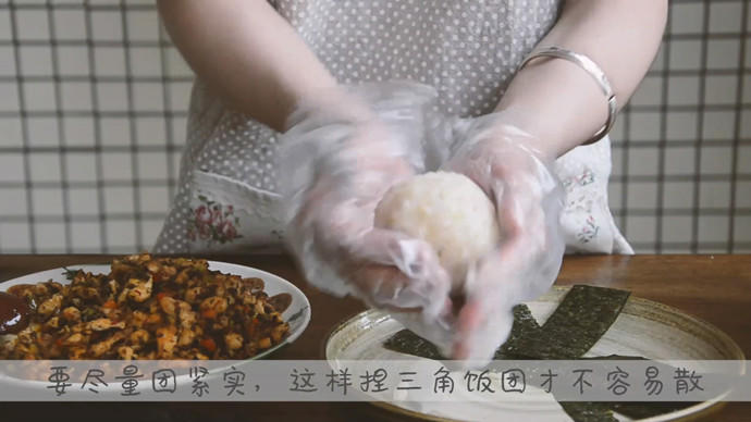 雞米芽菜糙飯糰（教你包日式三角飯糰）的做法 步骤20
