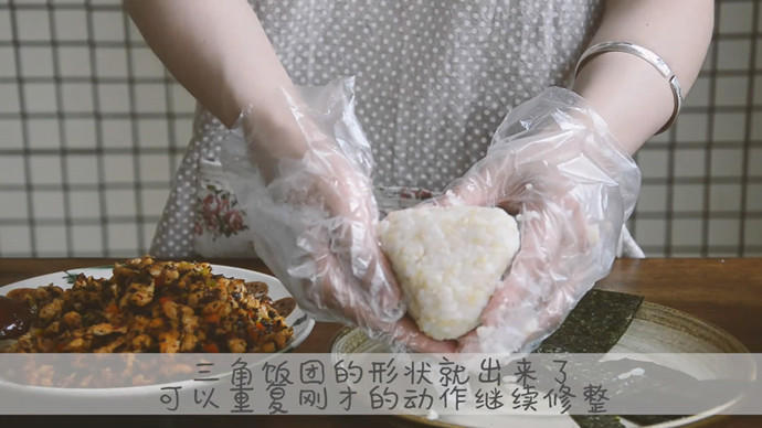 雞米芽菜糙飯糰（教你包日式三角飯糰）的做法 步骤24