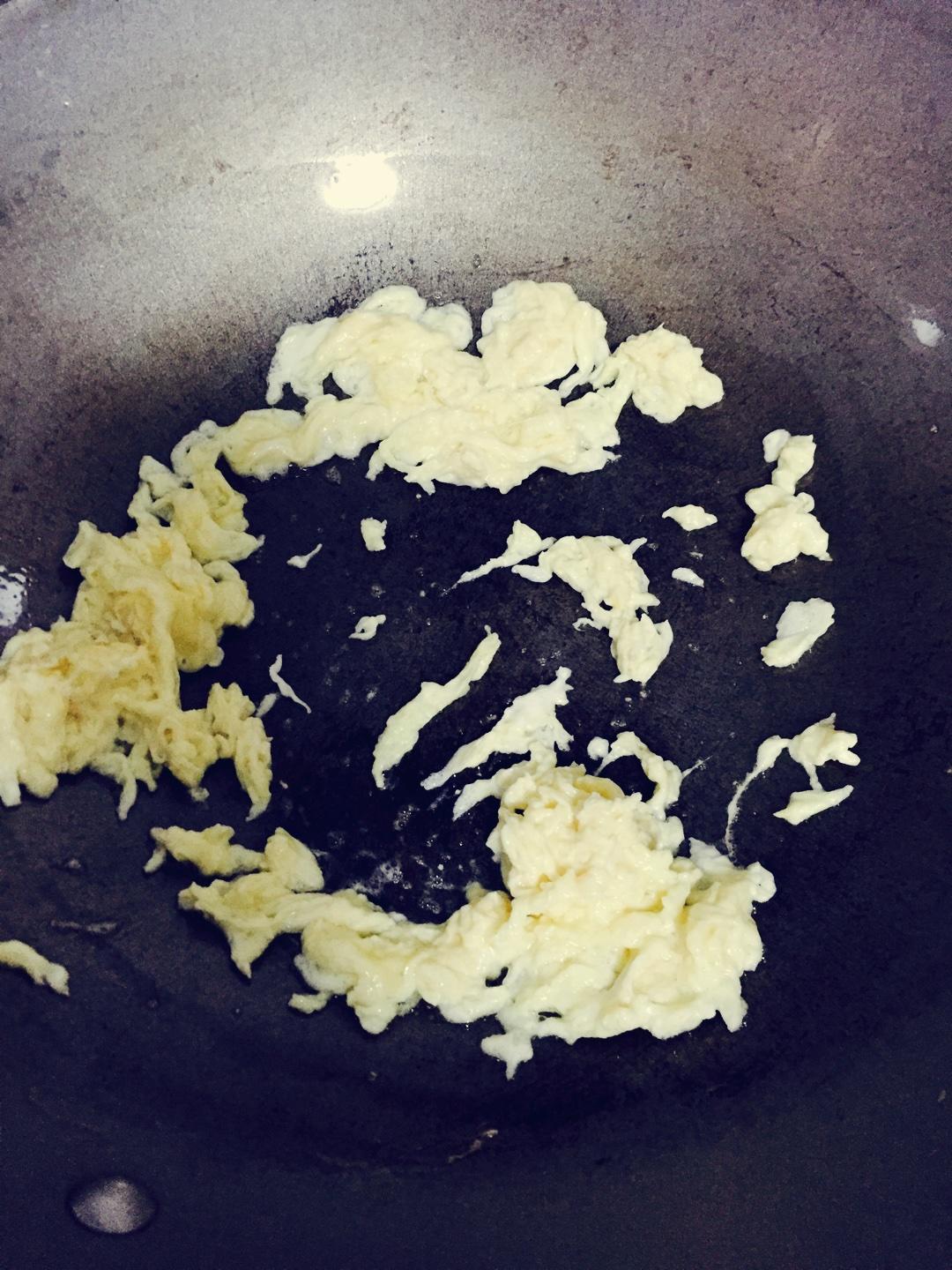 簡單卻念念不忘的芽菜蛋炒飯的做法 步骤1