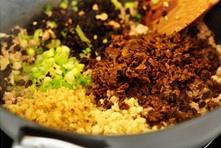 碎米芽菜肉臊面的做法 步骤2
