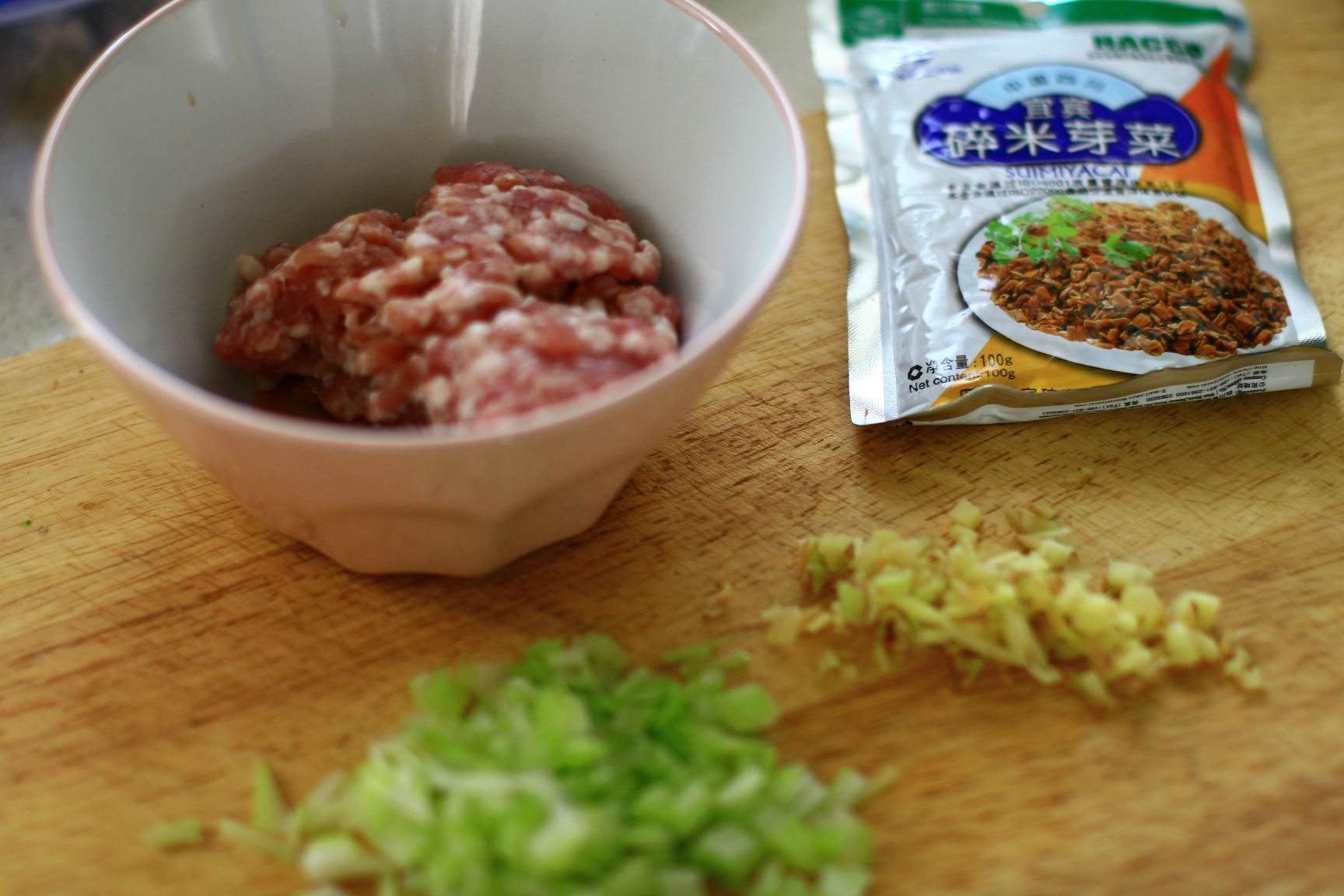 肉末芽菜涼麪——五分鐘萬能肉臊的做法 步骤1