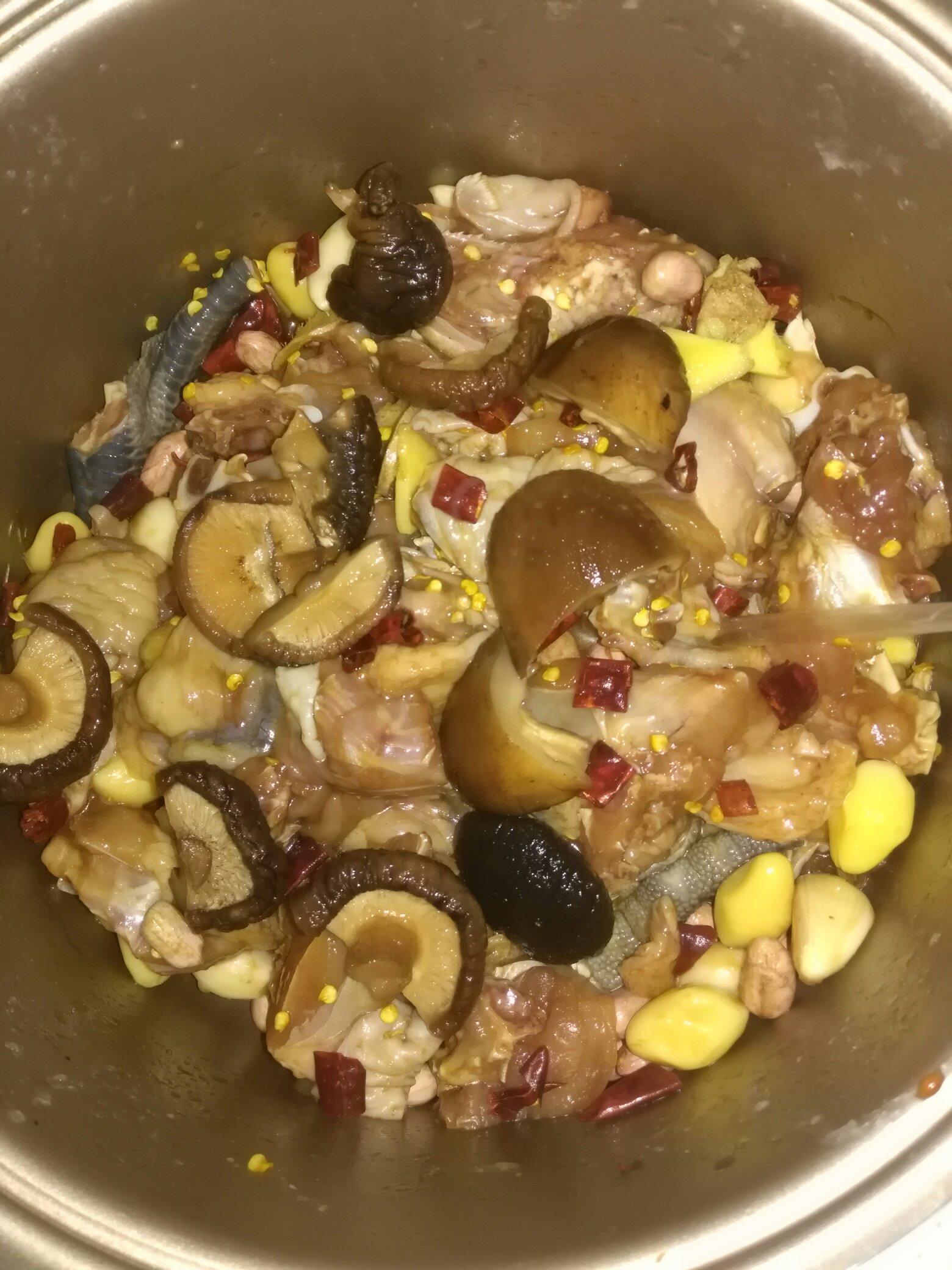 香菇土豆黃燜雞（電飯鍋版）的做法 步骤1