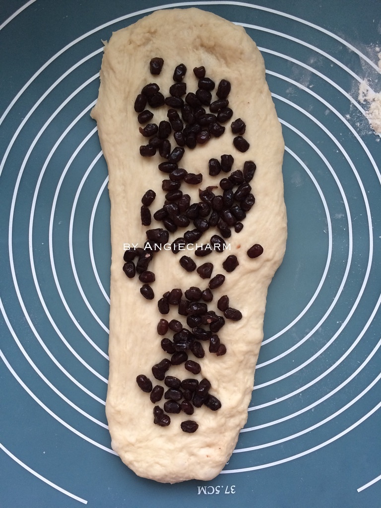 牛奶蜜豆麪包（130分鐘快速麪包）的做法 步骤3