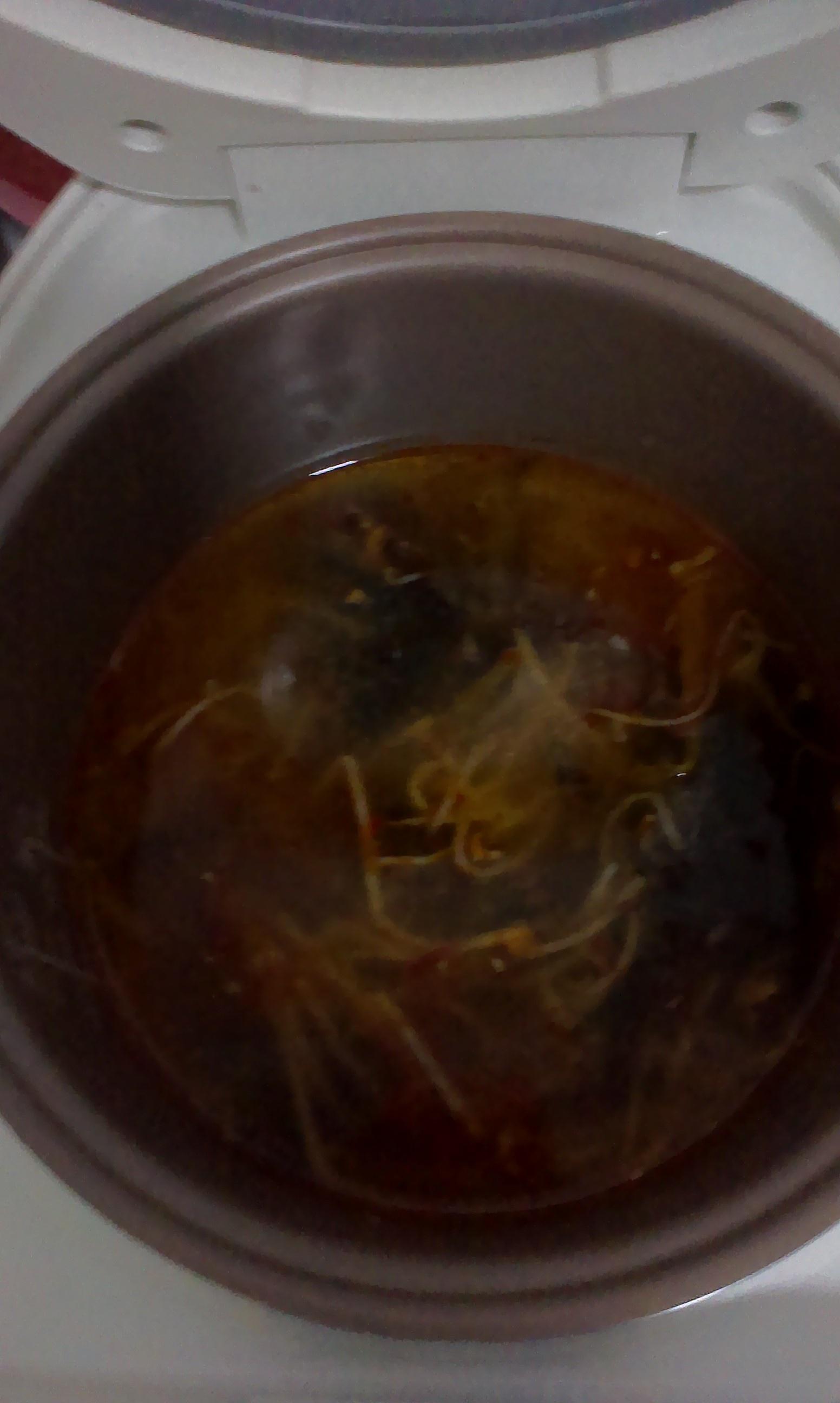 電飯鍋版酸筍酸菜金針菇肥牛卷湯的做法 步骤4