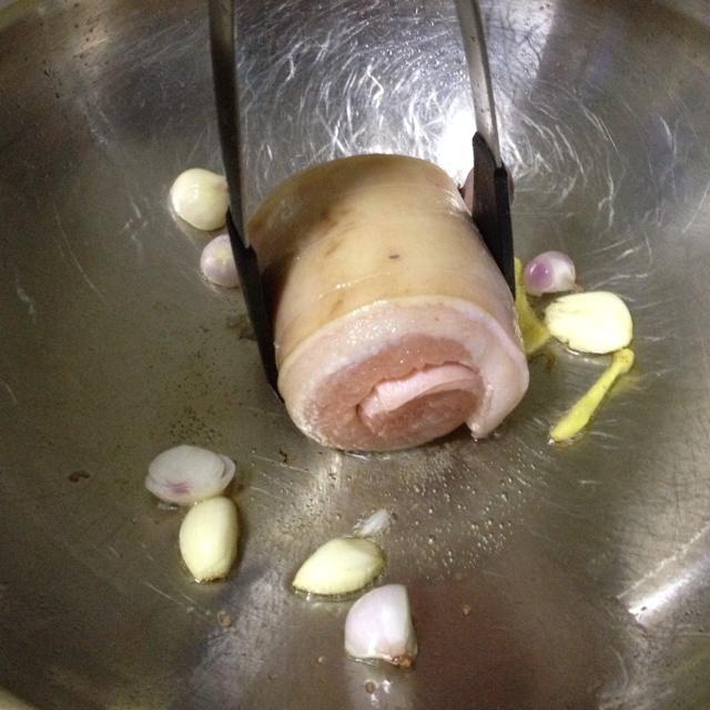 日式叉燒豚骨拉麪的做法 步骤3