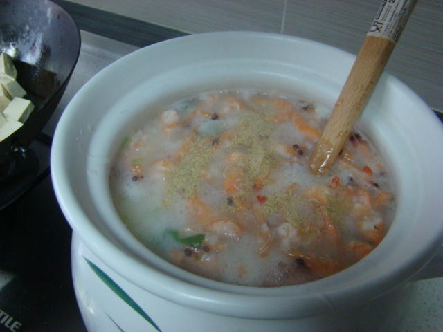 好吃到停不了口的潮式砂鍋粥——蝦粥！的做法 步骤10