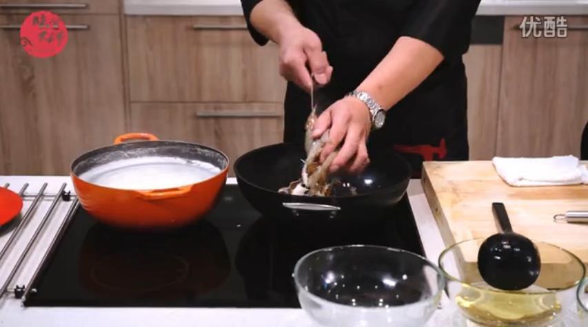 香港大廚教你正宗潮汕海鮮粥的做法 步骤3