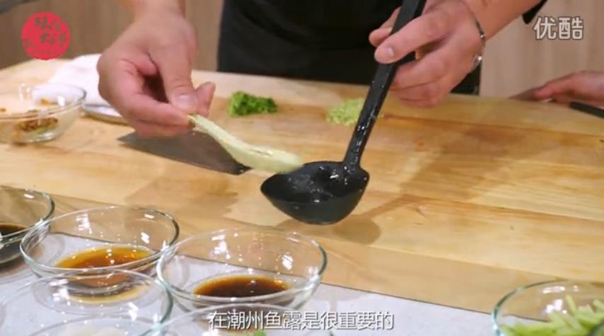 香港大廚教你正宗潮汕海鮮粥的做法 步骤6