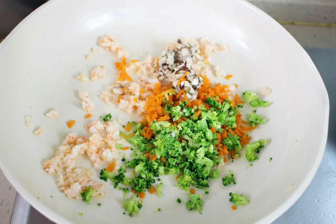 寶寶輔食：蝦仁什錦飯糰的做法 步骤5