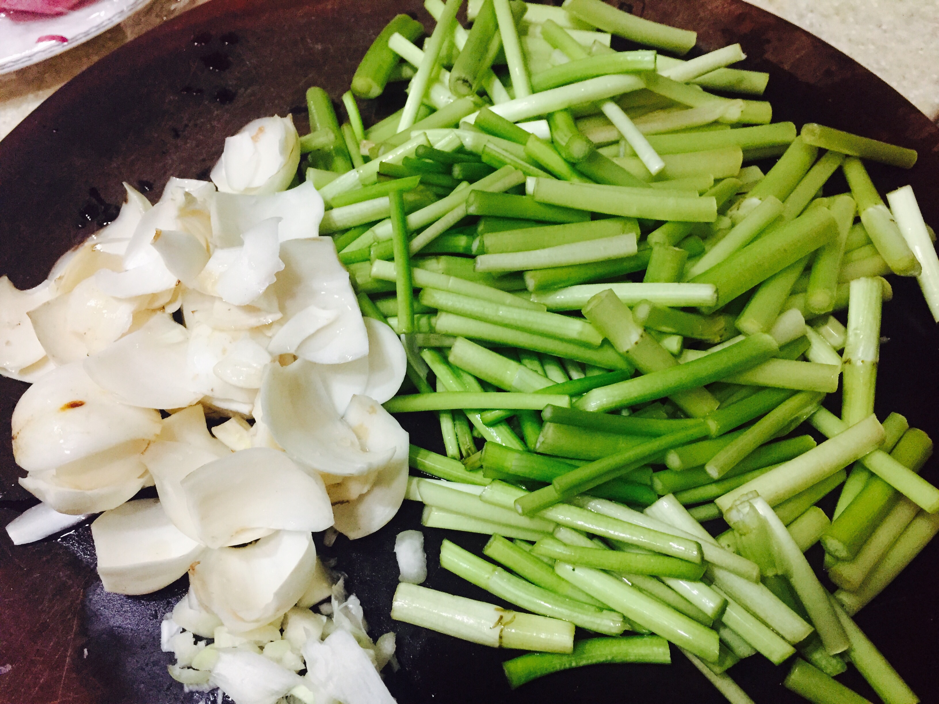 水芹菜炒百合的做法 步骤3