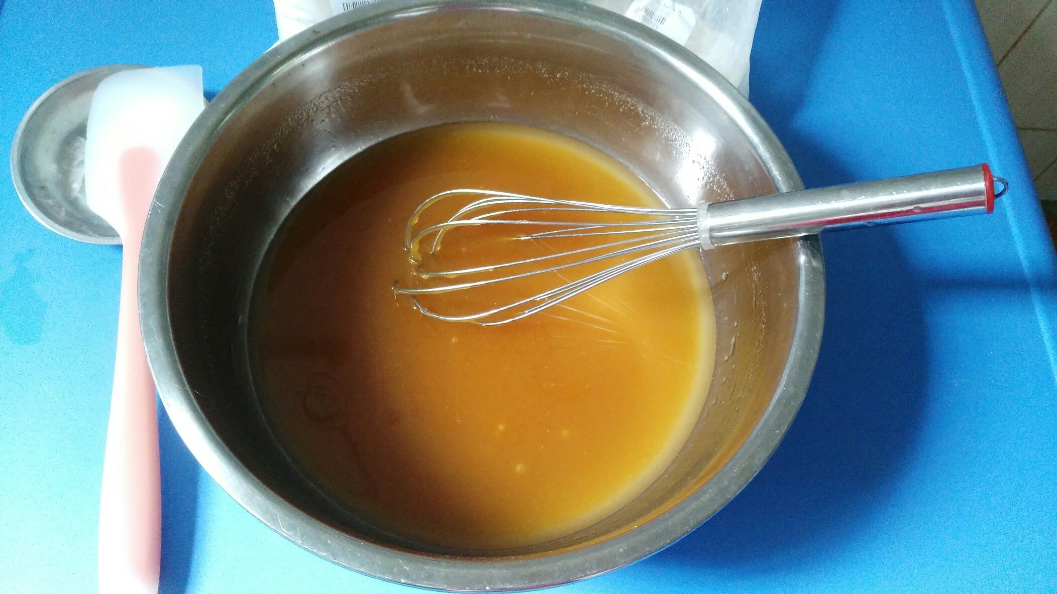 廣式蛋黃白蓮蓉月餅的做法 步骤2