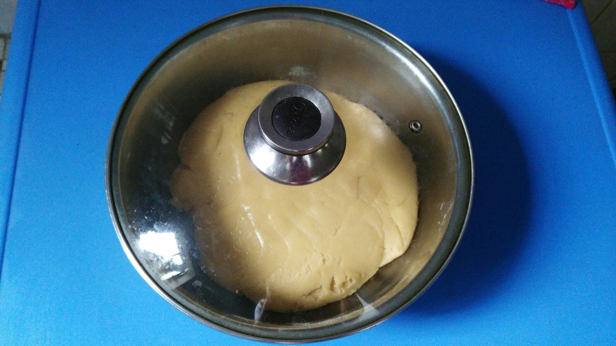 廣式蛋黃白蓮蓉月餅的做法 步骤5