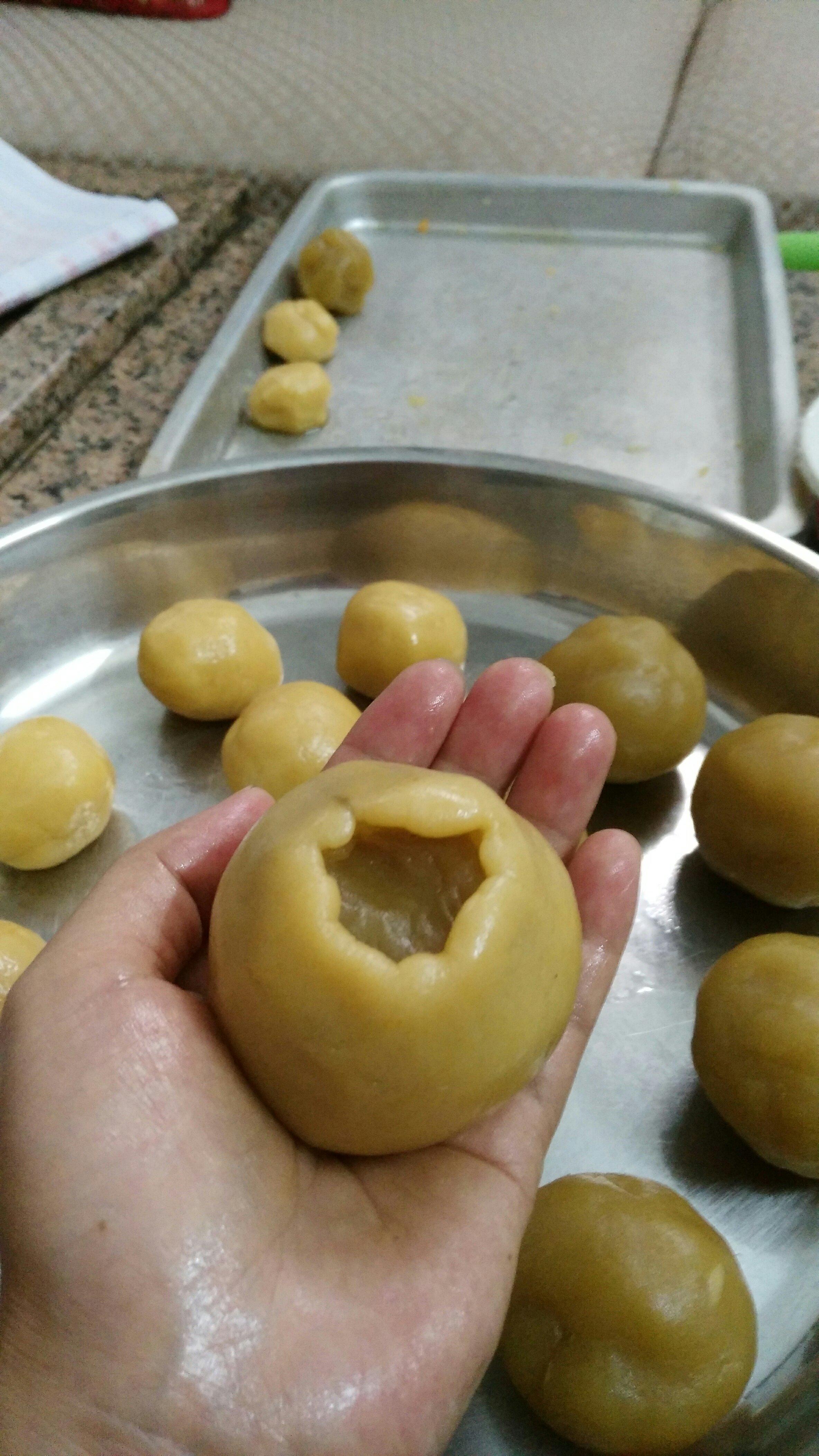 廣式蛋黃白蓮蓉月餅的做法 步骤11