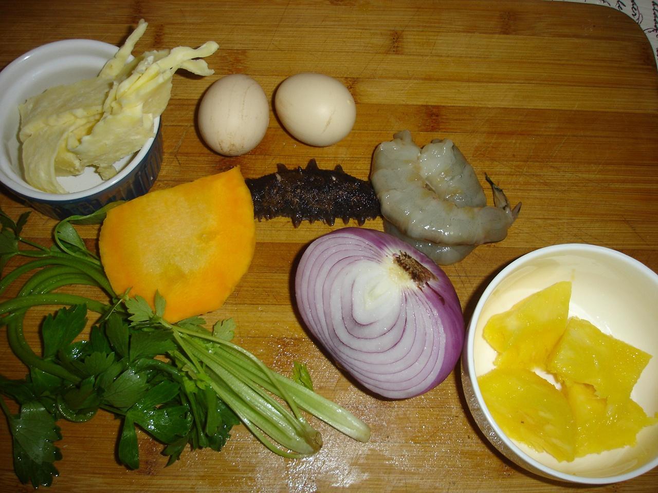 菠蘿海鮮焗飯的做法 步骤1