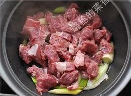 油豆腐泡燒牛肉的做法 步骤3