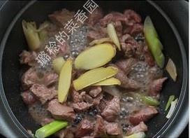 油豆腐泡燒牛肉的做法 步骤4