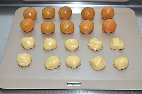 又是一年月餅季---蓮蓉蛋黃月餅的做法 步骤8