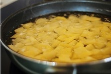 土豆煎餅配蔬果沙拉的做法 步骤2